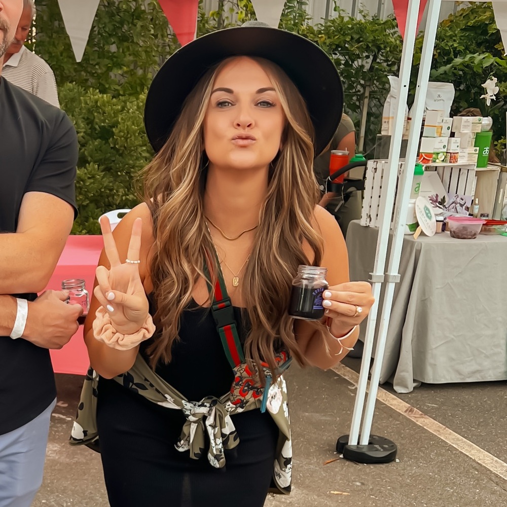 Meet your Posher, Lauren